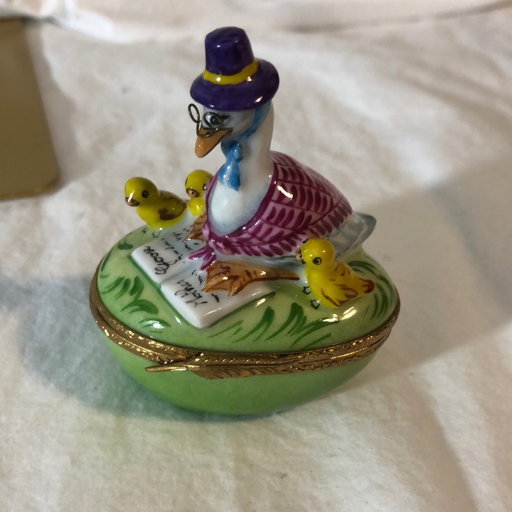 Genuine Limoges “Mother Goose” box.  Artoria.  Excellent condition!